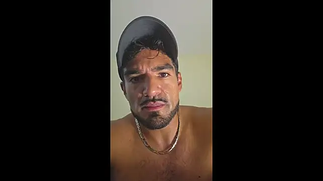 piggylatino live cam on StripChat
