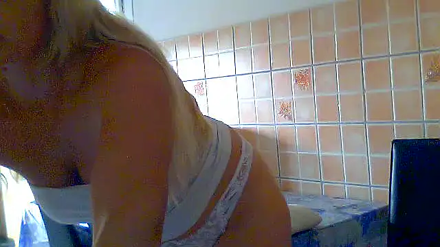 Alaska-perla live cam on StripChat