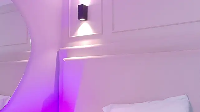 NaomiKlarc webcam