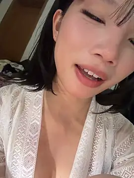 Yiyi-707 live Stripchat room