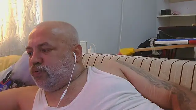husoizmir live cam on StripChat