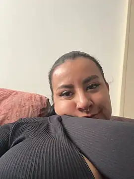 Abril_Luv webcam