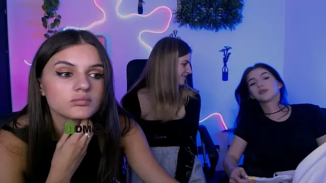 lisa_dark_ webcam