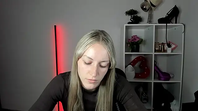 EvelynBlond webcam