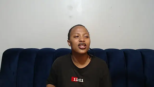 Youngling05 live cam on StripChat