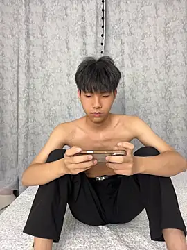 guoguo18 live cam on StripChat