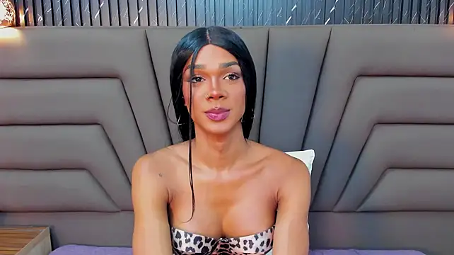 NaomiSteward live cam on StripChat