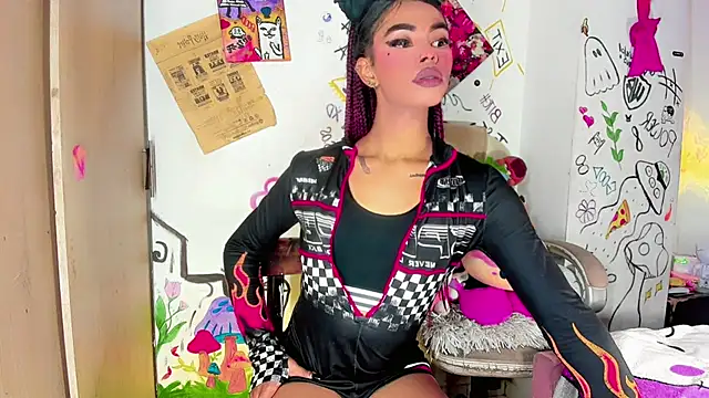 bloom444 live cam on StripChat