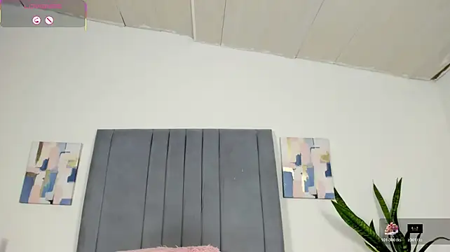 Sophia_Ebony live cam on StripChat
