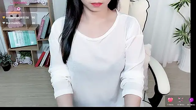 Clover_Nhi live cam on StripChat