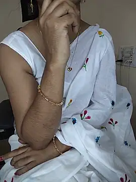 Cute-Smiely-Queen-Telugu live cam on StripChat