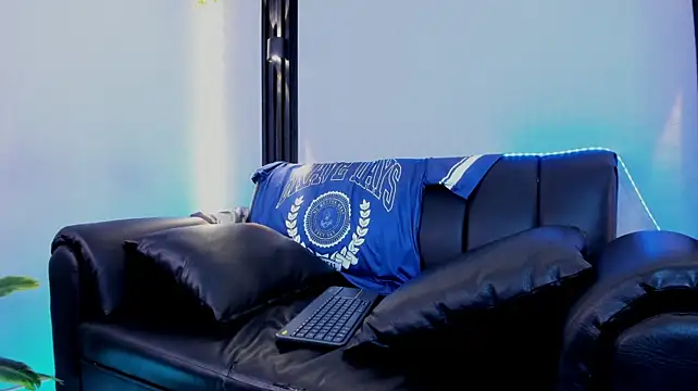 Dark_Valentino_ live cam on StripChat