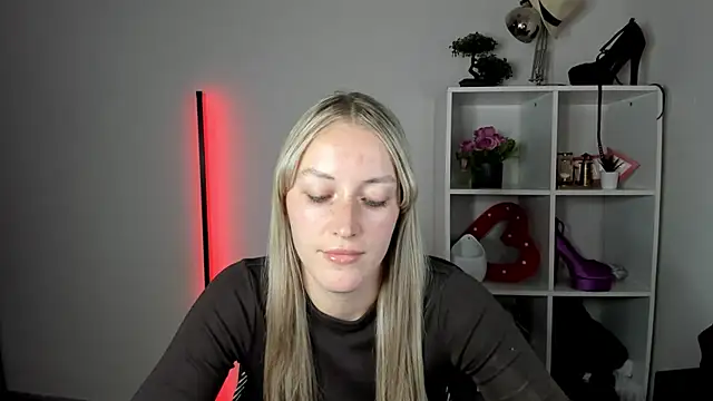 EvelynBlond webcam