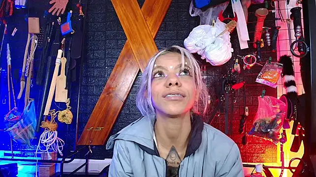 Ariaoficial live webcam