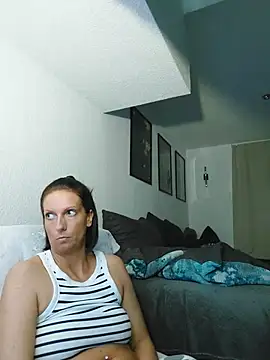 SexyJulia21 live cam on StripChat
