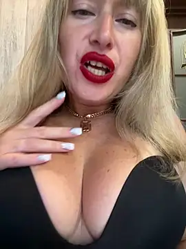 Kittenforyou live cam on StripChat