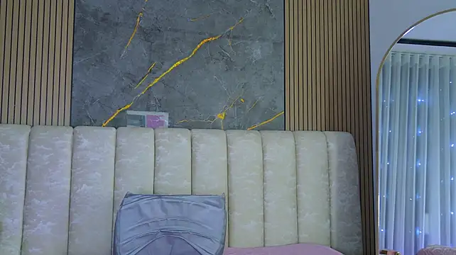 mia_scot webcam