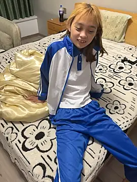 yangyang520-18girl webcam