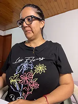 SWEETLILY18 webcam