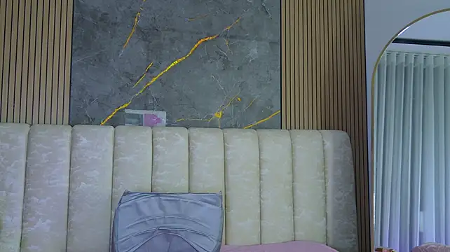 mia_scot webcam