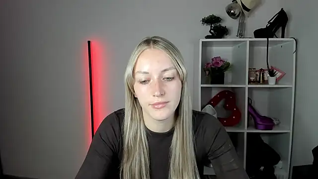 EvelynBlond webcam