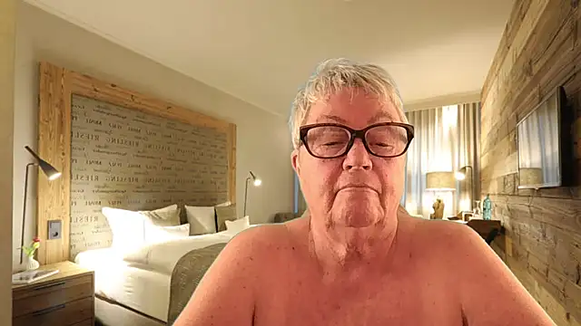 Mystery-Grandmother webcam