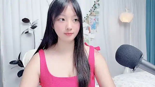 Winnie666999 live cam on StripChat