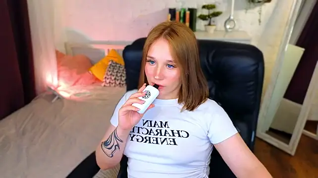 AliceTrenton live cam on StripChat