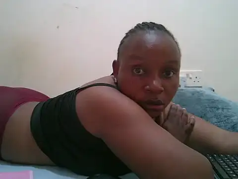 Prettydool live cam on StripChat