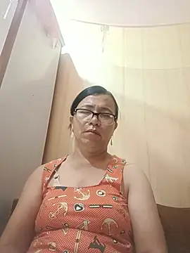 Chilly-wet live cam room