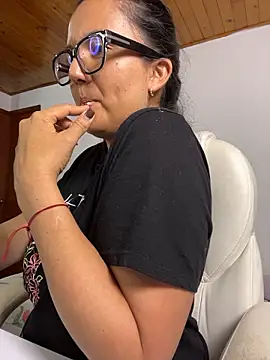 SWEETLILY18 webcam