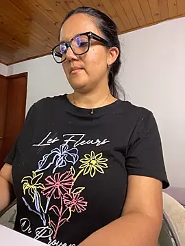 SWEETLILY18 webcam