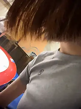 littleqiu live cam on StripChat