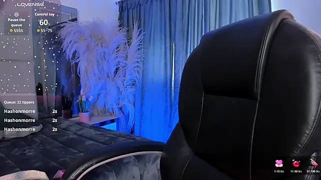 CarolineFyre live cam on StripChat