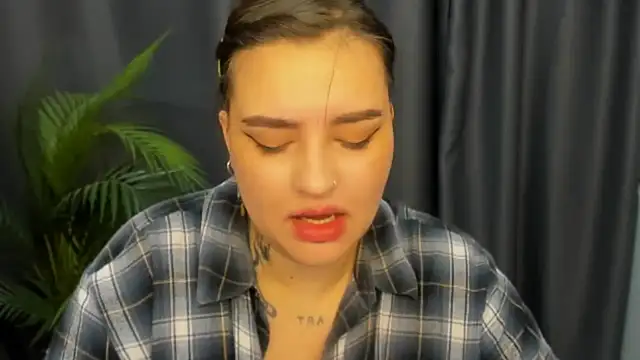 NikkiSummer webcam