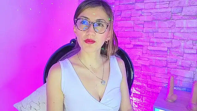 _jade_white_ webcam