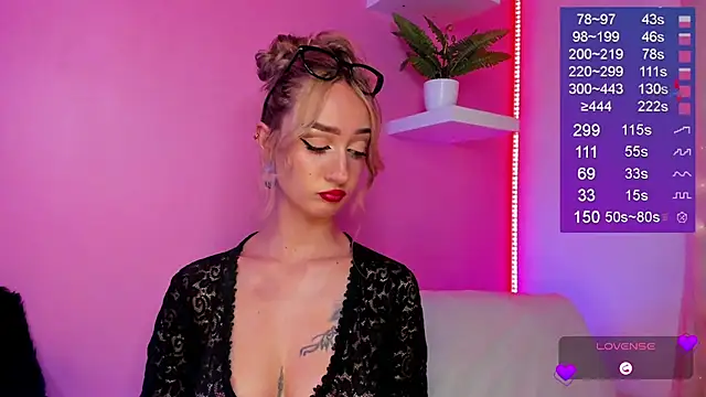 Bella-White live cam on StripChat