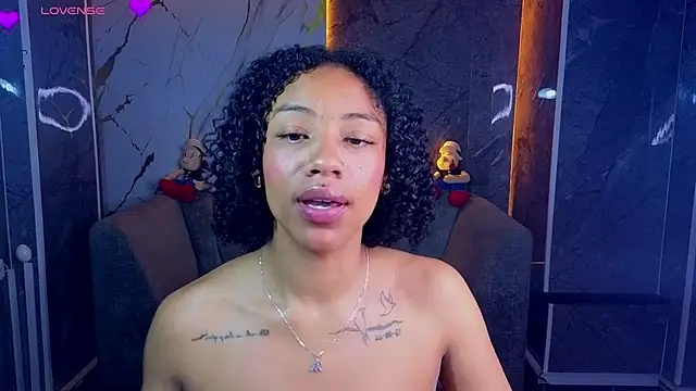Violeth_b live cam on StripChat