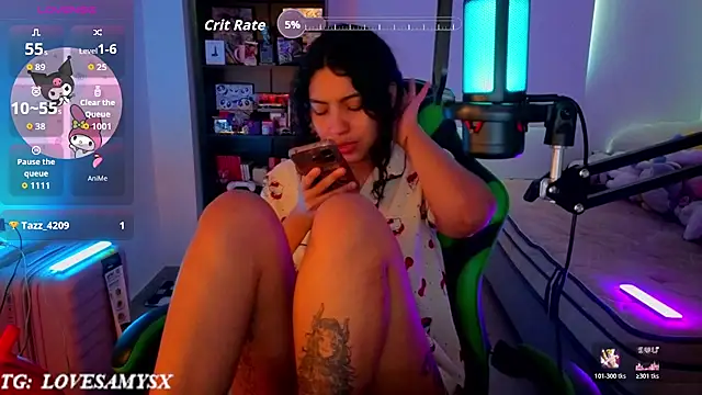 Lovelyamyy live cam on StripChat