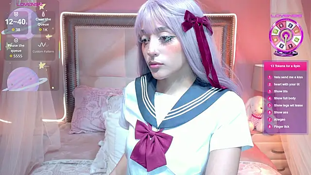 VaLuu__ live cam on StripChat