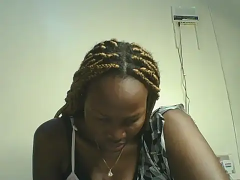Mimo254 live cam on StripChat