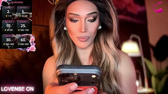 Lo_la_69 live cam on StripChat