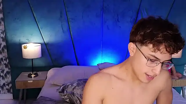 Aaron_Eze live cam on StripChat