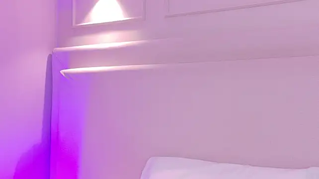 NaomiKlarc webcam