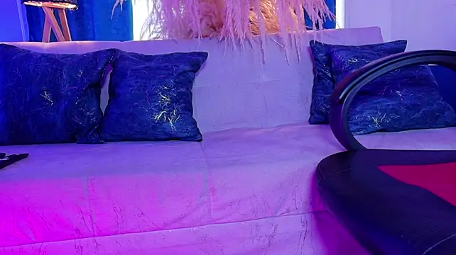 devilish_hekate live cam on StripChat