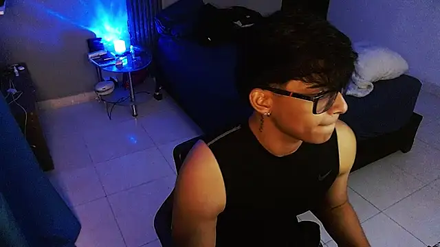 Mr_yisuzz webcam