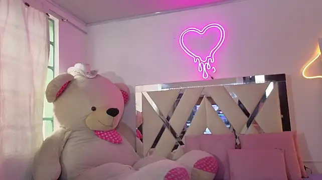 MILAH_TAY live cam on StripChat