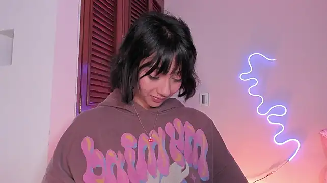 Londonttipton live cam on StripChat