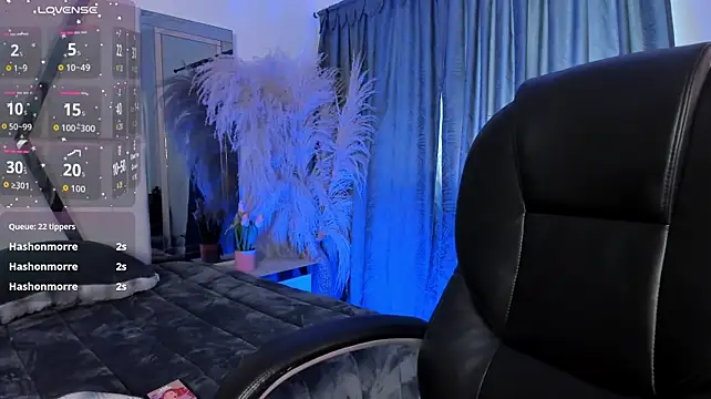 CarolineFyre live cam on StripChat