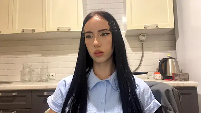 IsabellaQiueen live cam on StripChat